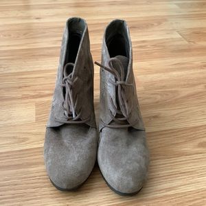 White Mountain heeled booties in taupe. Size 8. 3.5” heel.